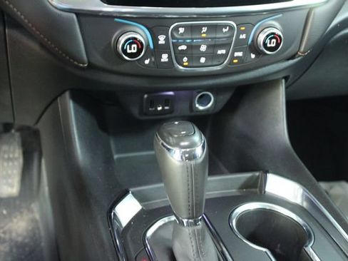 Used 2018 Chevrolet Traverse LT FWD image 20