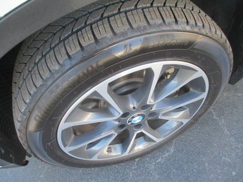 Used 2018 BMW X5 xDrive50i w/ M Sport Package image 11