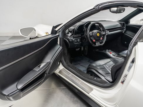 Used 2015 Ferrari 458 Spider RWD image 22