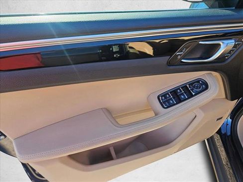 Used 2019 Porsche Macan S image 11