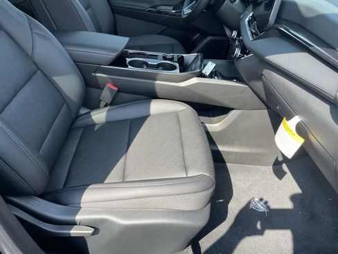 New 2026 Chevrolet Equinox LT w/ Convenience Package II image 8