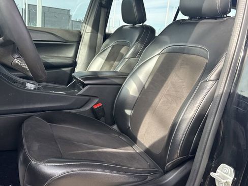 Used 2024 Jeep Grand Cherokee L Altitude image 10