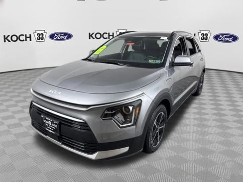 Used 2025 Kia Niro EX w/ EX Cold Weather Package image 3