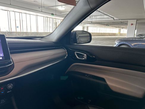 Used 2022 Jeep Compass Limited image 26