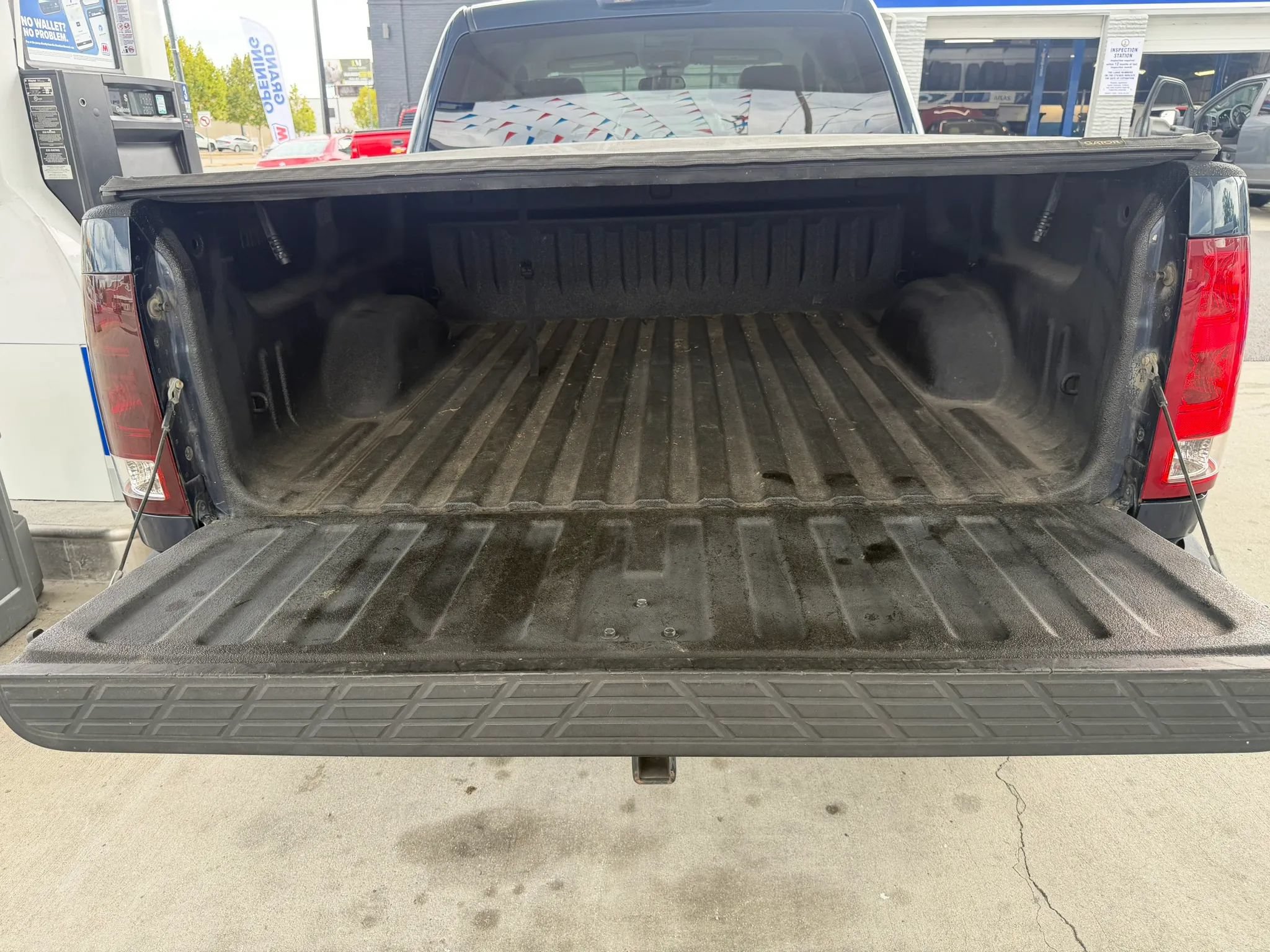Used 2008 GMC Sierra 1500 SLE w/ Power Pack Plus AWD/4WD image 32