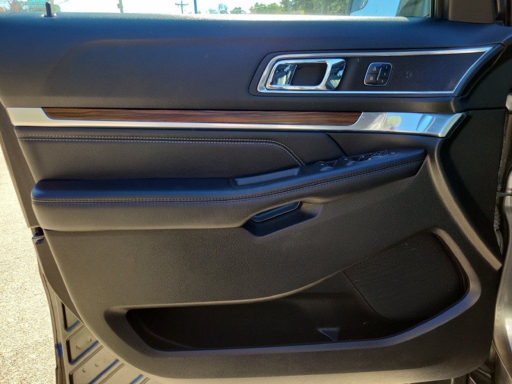 Used 2017 Ford Explorer Limited AWD/4WD image 19