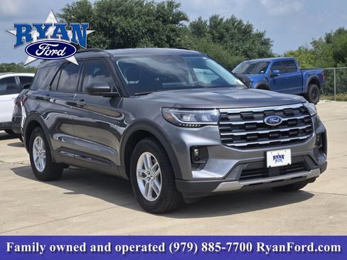 New 2026 Ford Explorer Active w/ Active Comfort Package RWD image 3