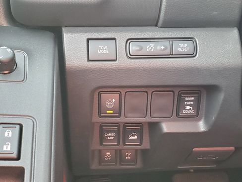 Used 2022 Nissan Frontier PRO-4X image 23