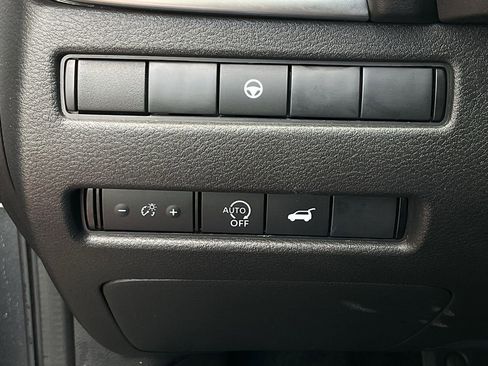 Used 2025 Nissan Rogue SV image 26