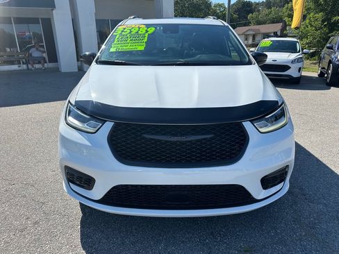 Used 2025 Chrysler Pacifica Limited FWD image 8