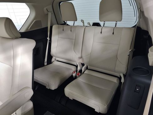 Used 2023 Lexus GX 460 Premium w/ Accessory Package AWD/4WD image 38