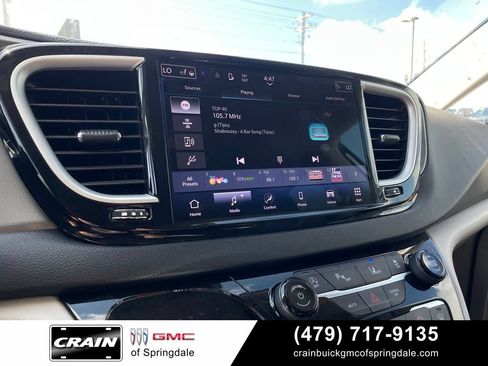 Used 2024 Chrysler Pacifica Touring-L FWD image 16