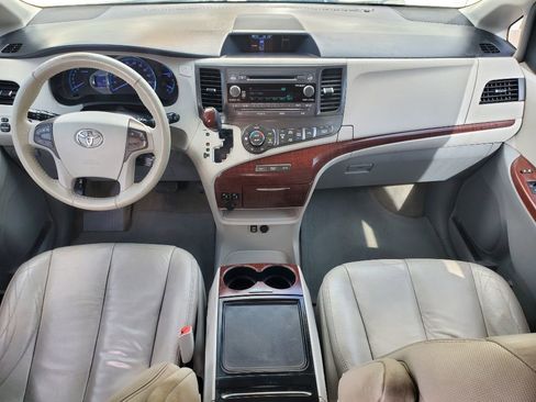 Used 2012 Toyota Sienna XLE image 28