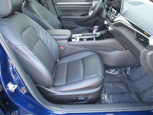 Used 2024 Nissan Altima 2.5 SR w/ SR Premium Package image 14