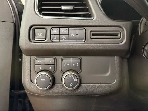 Used 2024 Chevrolet Suburban Premier AWD/4WD image 27