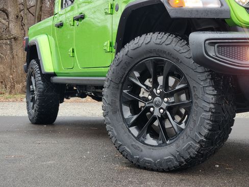 Used 2025 Jeep Gladiator Nighthawk image 11