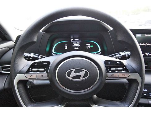 Used 2025 Hyundai Elantra Hybrid FWD image 15