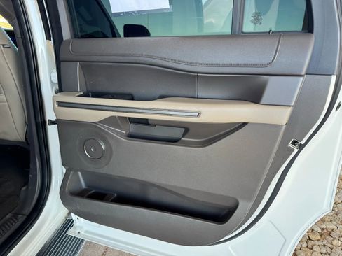 Used 2021 Ford Expedition Max XLT image 18