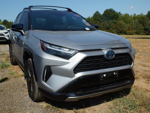 Used 2023 Toyota RAV4 XSE AWD/4WD image 3