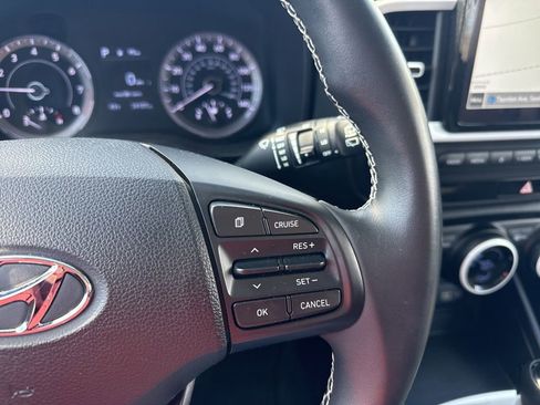 Used 2022 Hyundai Venue Limited image 22