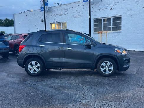 Used 2018 Chevrolet Trax LT w/ Driver Confidence Package FWD image 2