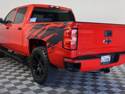 Used 2018 Chevrolet Silverado 1500 Custom w/ Custom Convenience Package AWD/4WD image 6