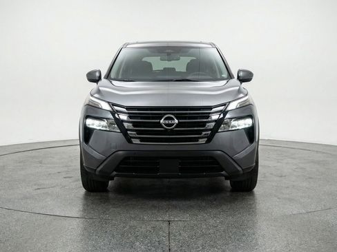 Used 2025 Nissan Rogue SV image 2