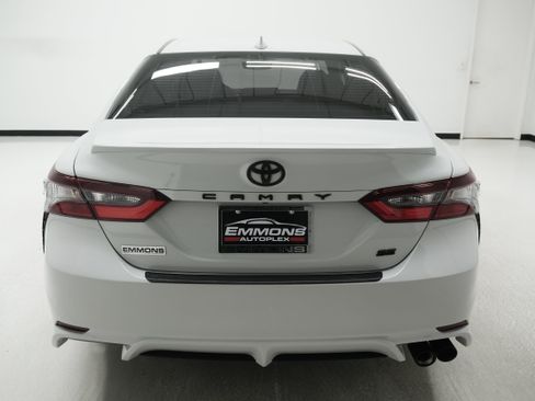 Used 2023 Toyota Camry SE FWD image 5