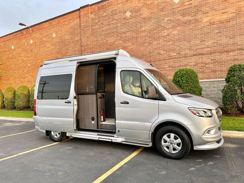 Used 2019 Mercedes-Benz Sprinter 2500 image 60
