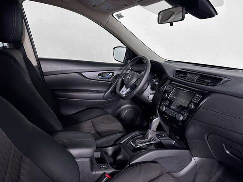 Used 2020 Nissan Rogue SV w/ Premium Package image 26