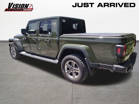 Used 2023 Jeep Gladiator Overland w/ Cold Weather Group AWD/4WD image 3