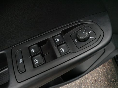 Certified 2025 Volkswagen Taos SE AWD/4WD image 19