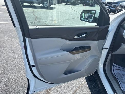 Used 2022 GMC Acadia SLE FWD image 18