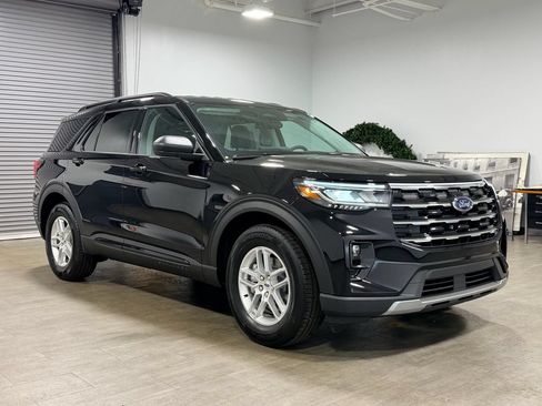 New 2026 Ford Explorer Active w/ Active Comfort Package RWD image 2