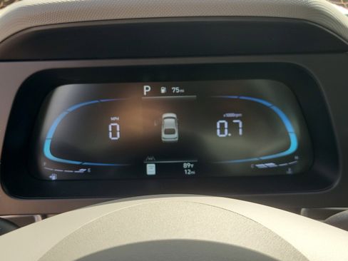 Used 2025 Hyundai Elantra Sport FWD image 16