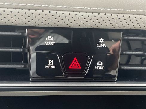 Certified 2025 Volkswagen Atlas SE w/ Panoramic Sunroof Package image 29