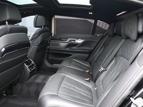 Used 2022 BMW 750i xDrive w/ Executive Package image 22