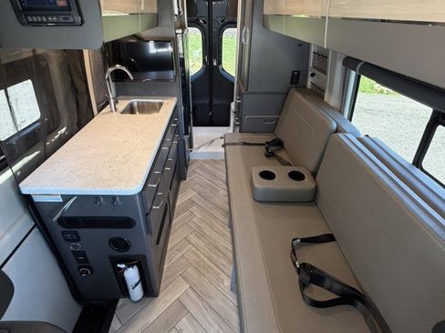 Used 2022 Mercedes-Benz Sprinter 2500 image 47