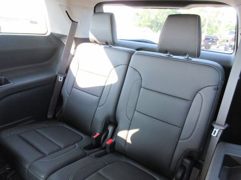 Used 2022 GMC Acadia SLT w/ Elevation Edition FWD image 23