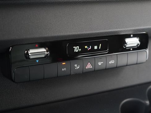 Used 2023 Mercedes-Benz Sprinter 3500 image 39