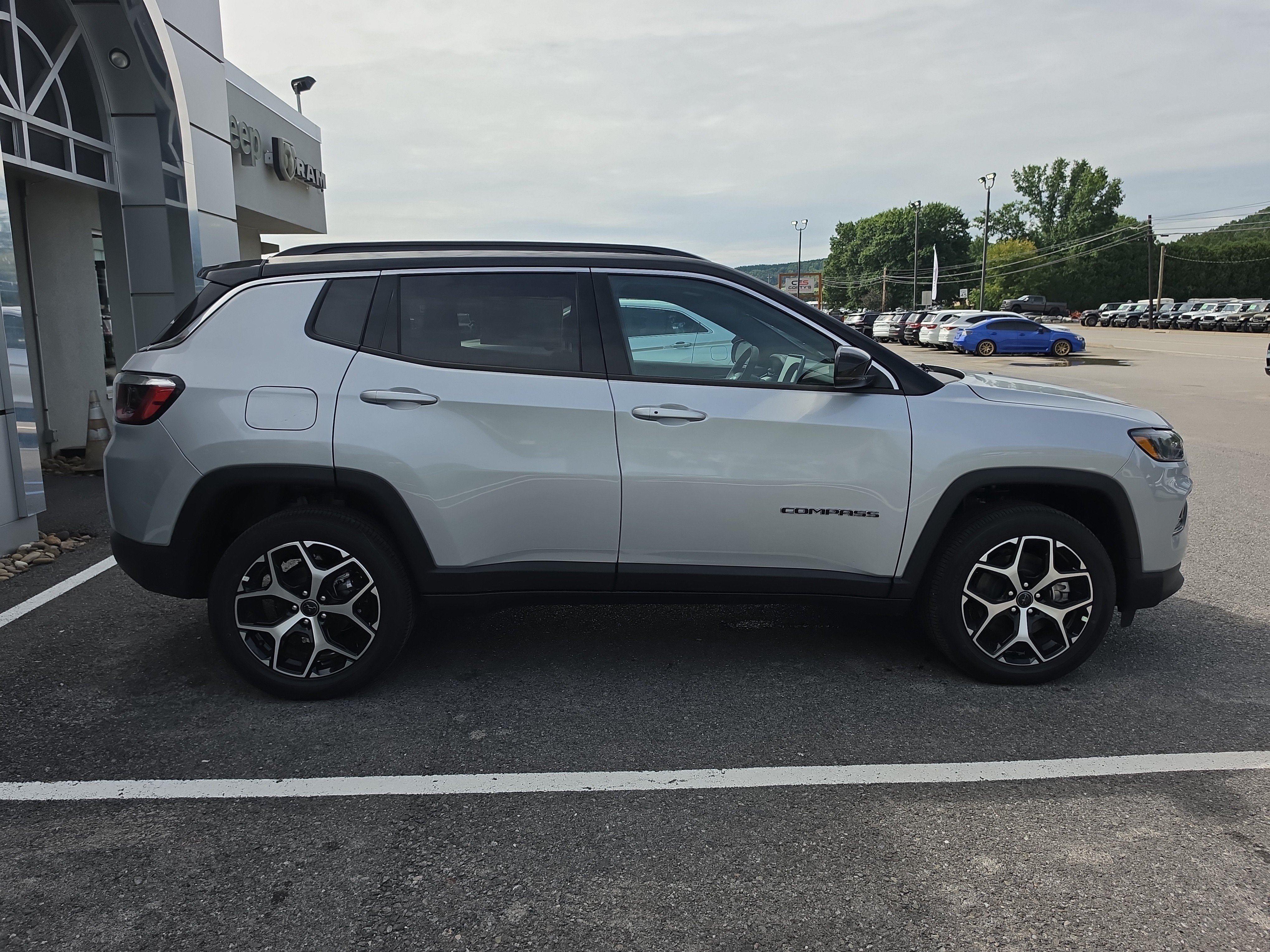 New 2026 Jeep Compass Limited AWD/4WD image 2