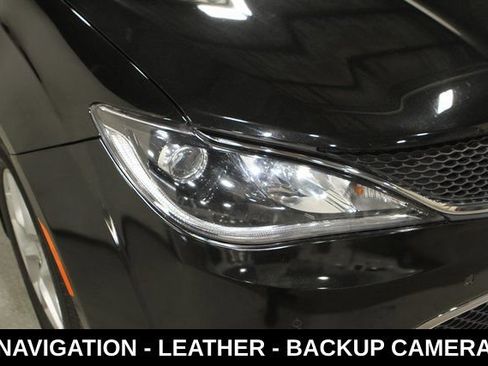 Used 2020 Chrysler Pacifica Touring-L Plus w/ Tire & Wheel Group FWD image 8