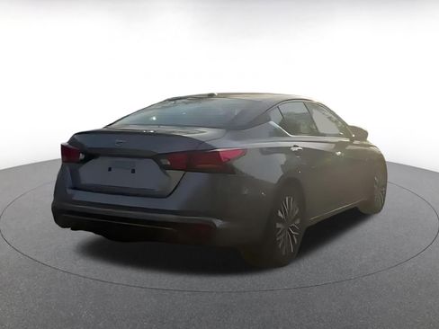 Used 2025 Nissan Altima 2.5 SV image 14