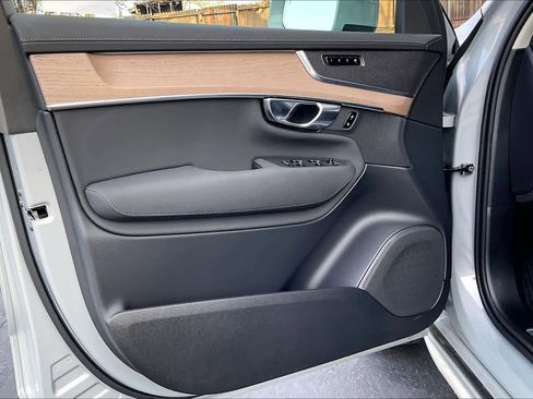 Used 2025 Volvo XC90 B6 Core w/ Protection Package Premier image 26