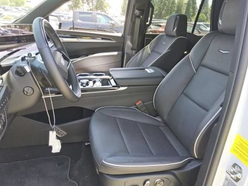 Used 2026 Cadillac Escalade Sport w/ Touring Package AWD/4WD image 4