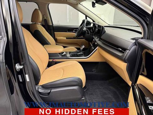 Used 2022 Kia Carnival EX FWD image 22