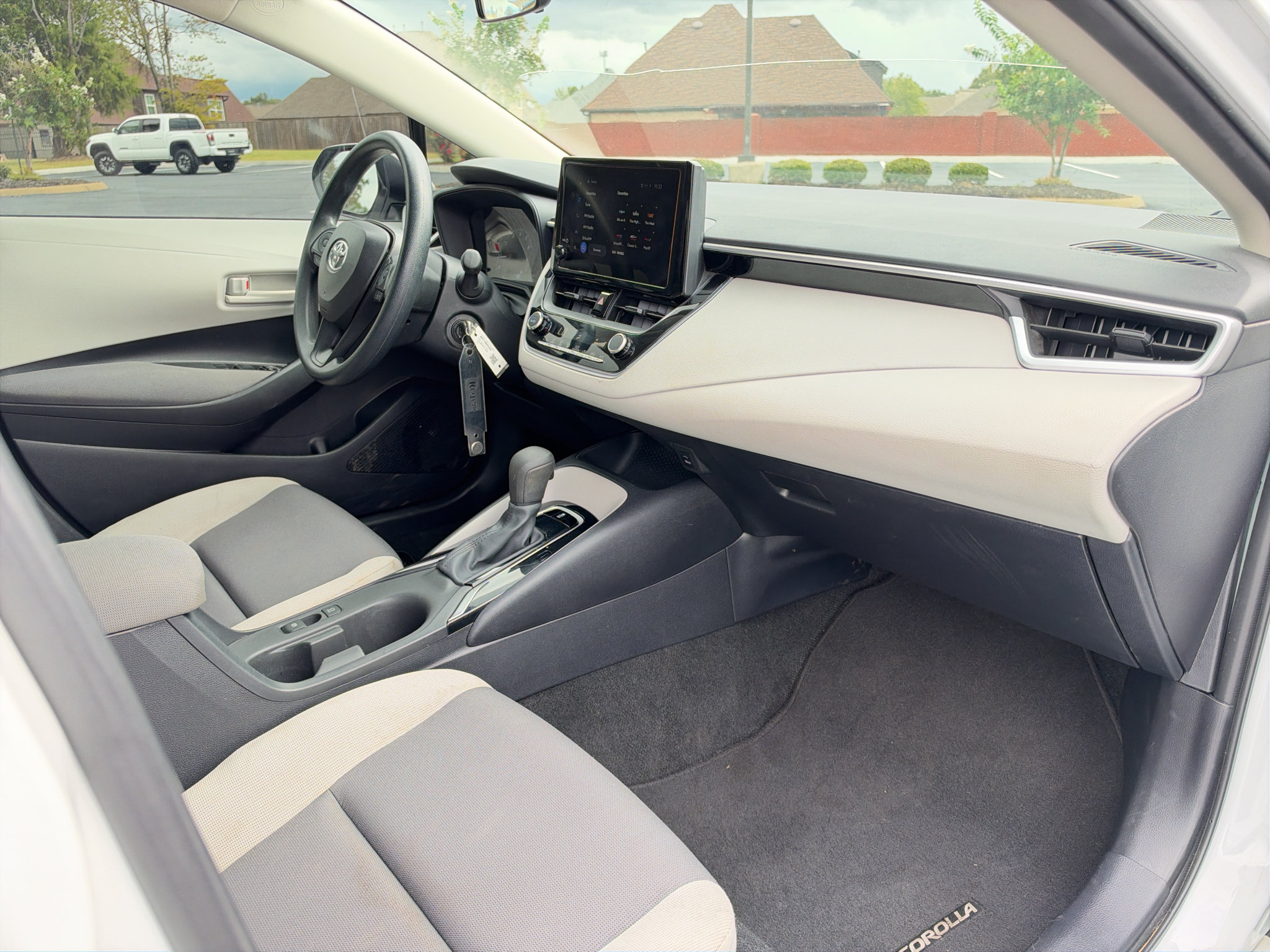 Used 2024 Toyota Corolla LE FWD image 15
