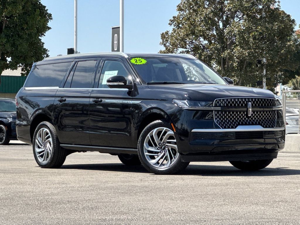 Certified 2025 Lincoln Navigator L Reserve AWD/4WD image 1