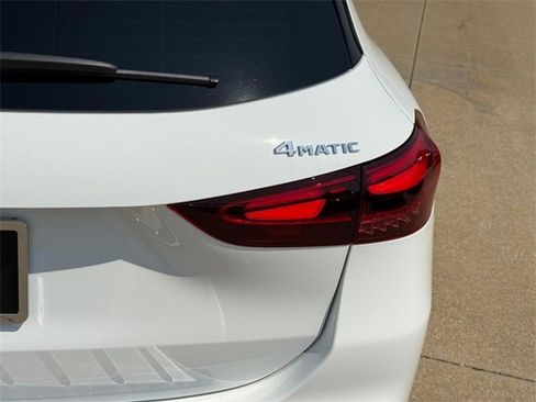 New 2025 Mercedes-Benz GLA 250 4MATIC image 5