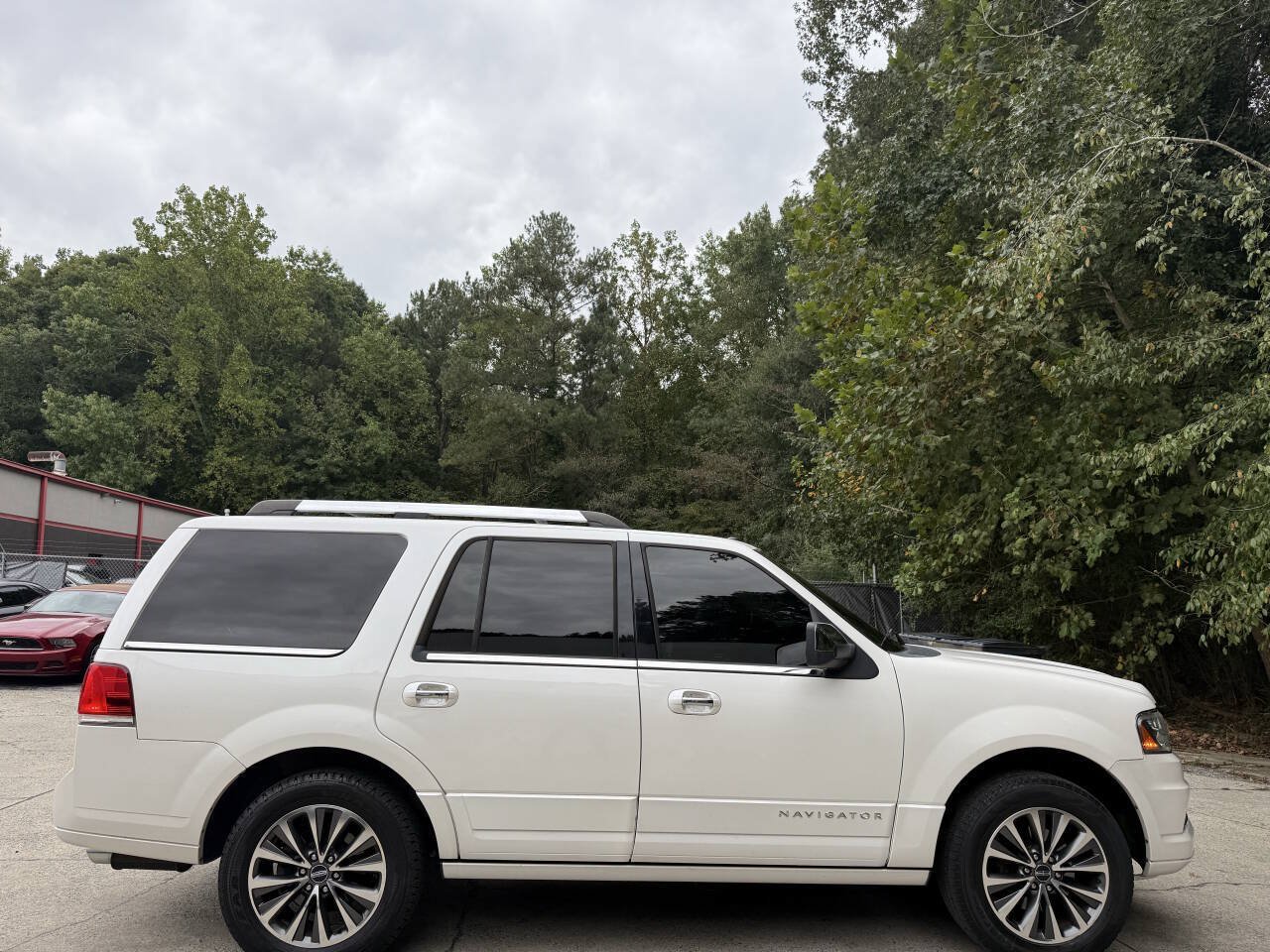 Used 2015 Lincoln Navigator 2WD image 8